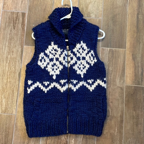 American Eagle Outfitters Sweaters - American Eagle sweater vest size medium